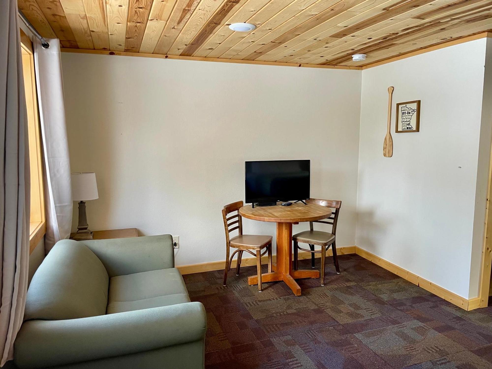 Hanging Horn Lakeside Resort Moose Lake Exterior foto
